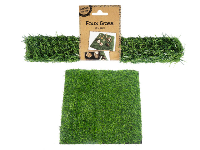 green synthetic grass fibres; square mat shape; 30x30 centimetres size; packaging with Kraft paper label;